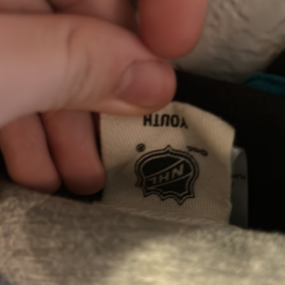 Sharks hoodie good condition size large - Picture 3 of 3